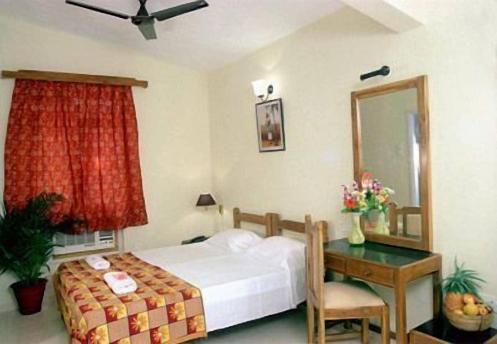 Summerville Beach Resort Candolim Buitenkant foto