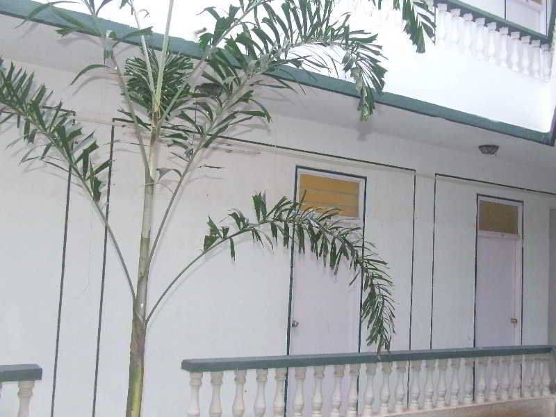 Summerville Beach Resort Candolim Buitenkant foto