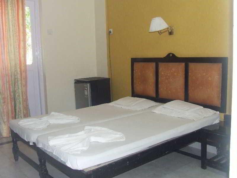 Summerville Beach Resort Candolim Buitenkant foto