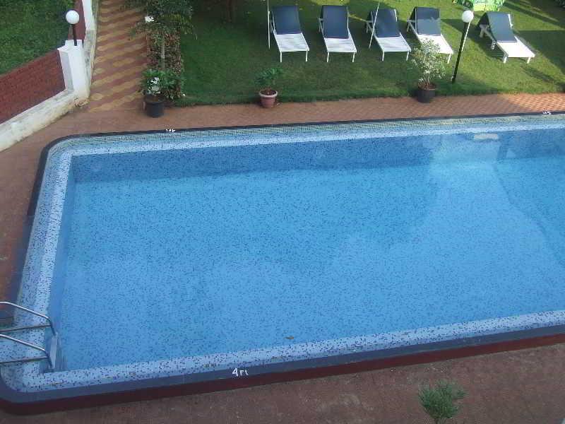Summerville Beach Resort Candolim Buitenkant foto