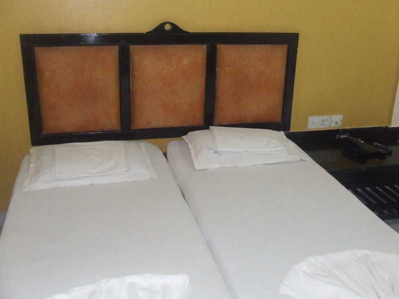 Summerville Beach Resort Candolim Buitenkant foto
